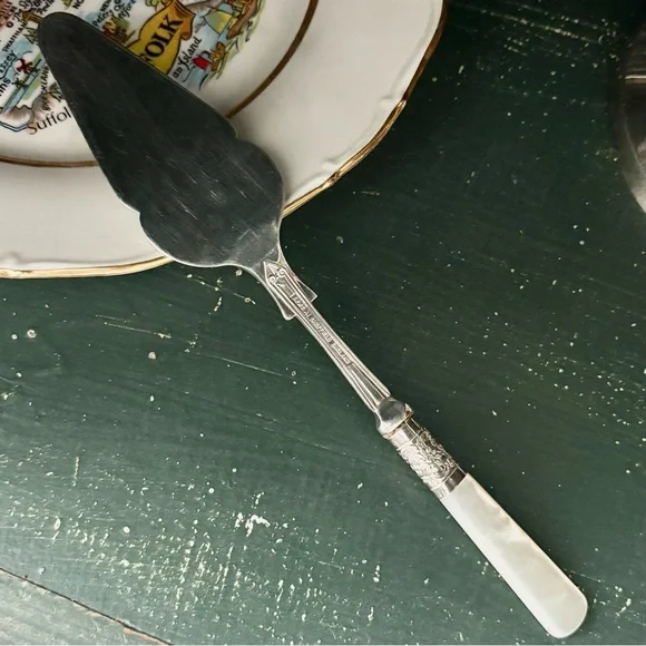 Antique Silver Plate Pie/Cake Server Pearl Handle - Picture 3 of 5